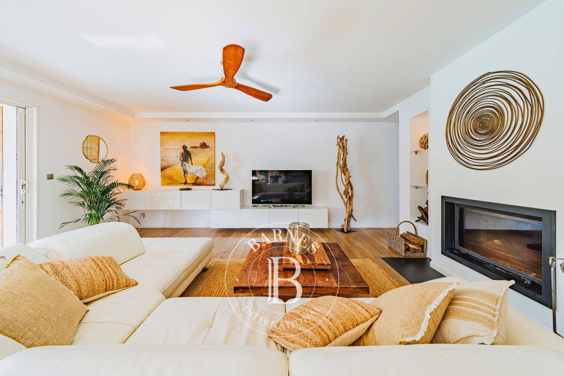 Magnifique villa avec triple exposition et poêle à bois sur le Bassin d'Arcachon