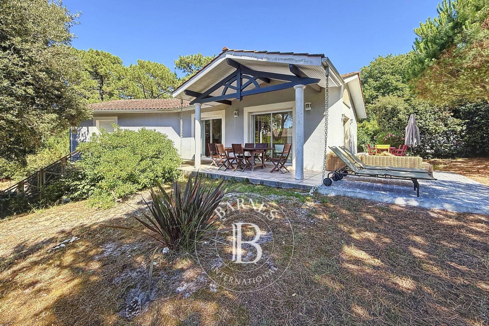 VILLA FAMILIALE AVEC TERRASSE, APERÇU BASSIN ET 5 CHAMBRES AU PYLA-SUR-MER – QUARTIER DE L’EDEN