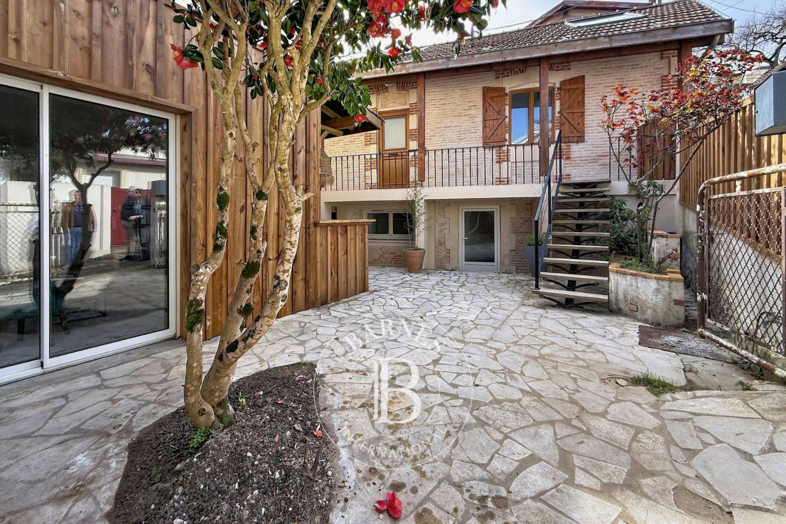 ENSEMBLE DE DEUX MAISONS RÉNOVÉES AVEC STUDIO INDÉPENDANT DANS LE QUARTIER DE L’AIGUILLON À ARCACHON
