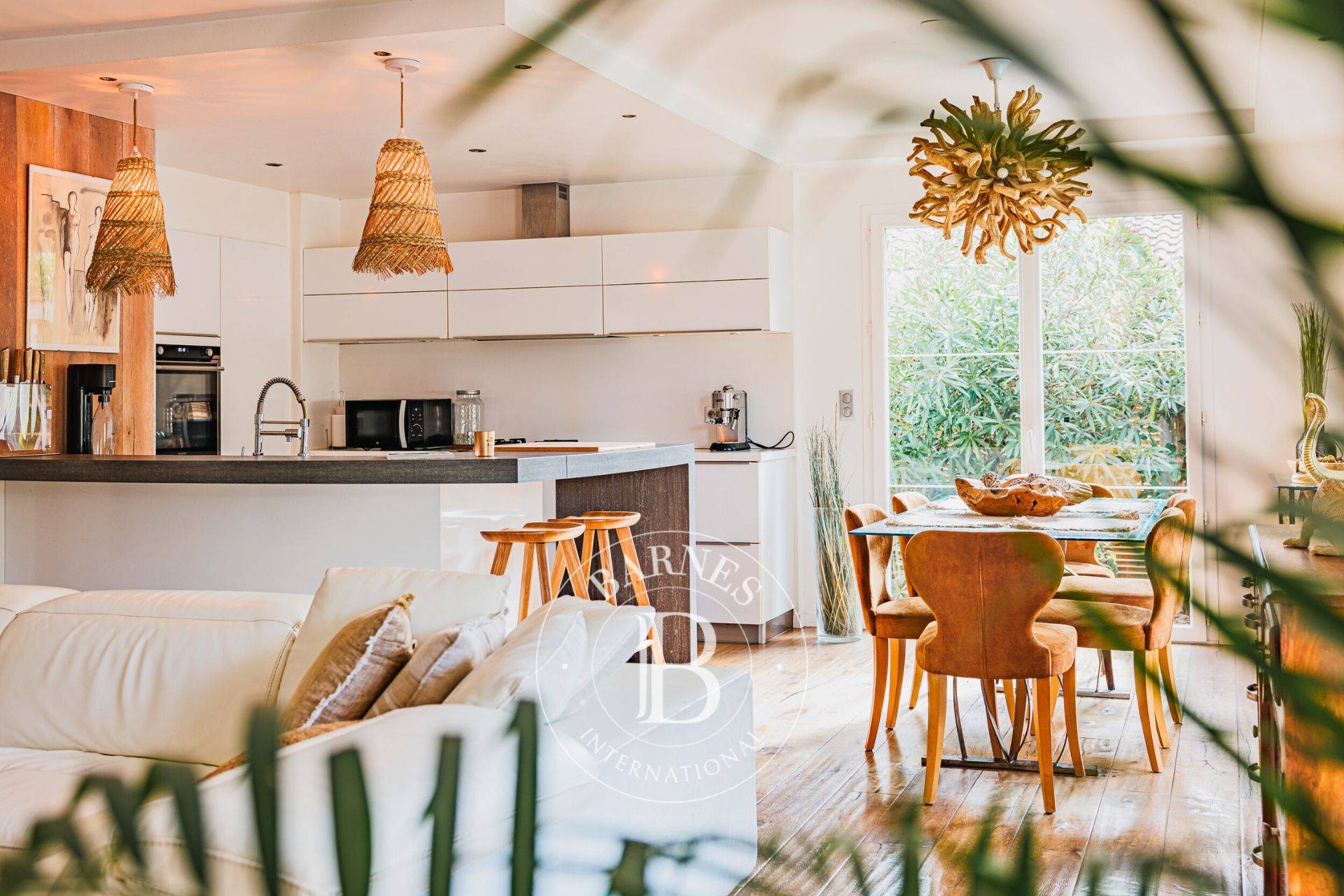 Jardin sans vis-à-vis avec piscine et palmiers, cadre verdoyant à La Teste-de-Buch