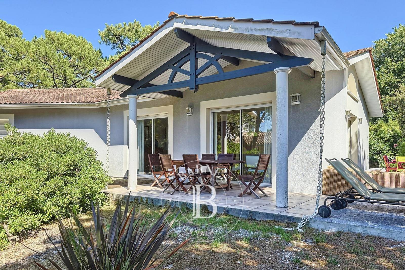 VILLA FAMILIALE AVEC TERRASSE, APERÇU BASSIN ET 5 CHAMBRES AU PYLA-SUR-MER – QUARTIER DE L’EDEN