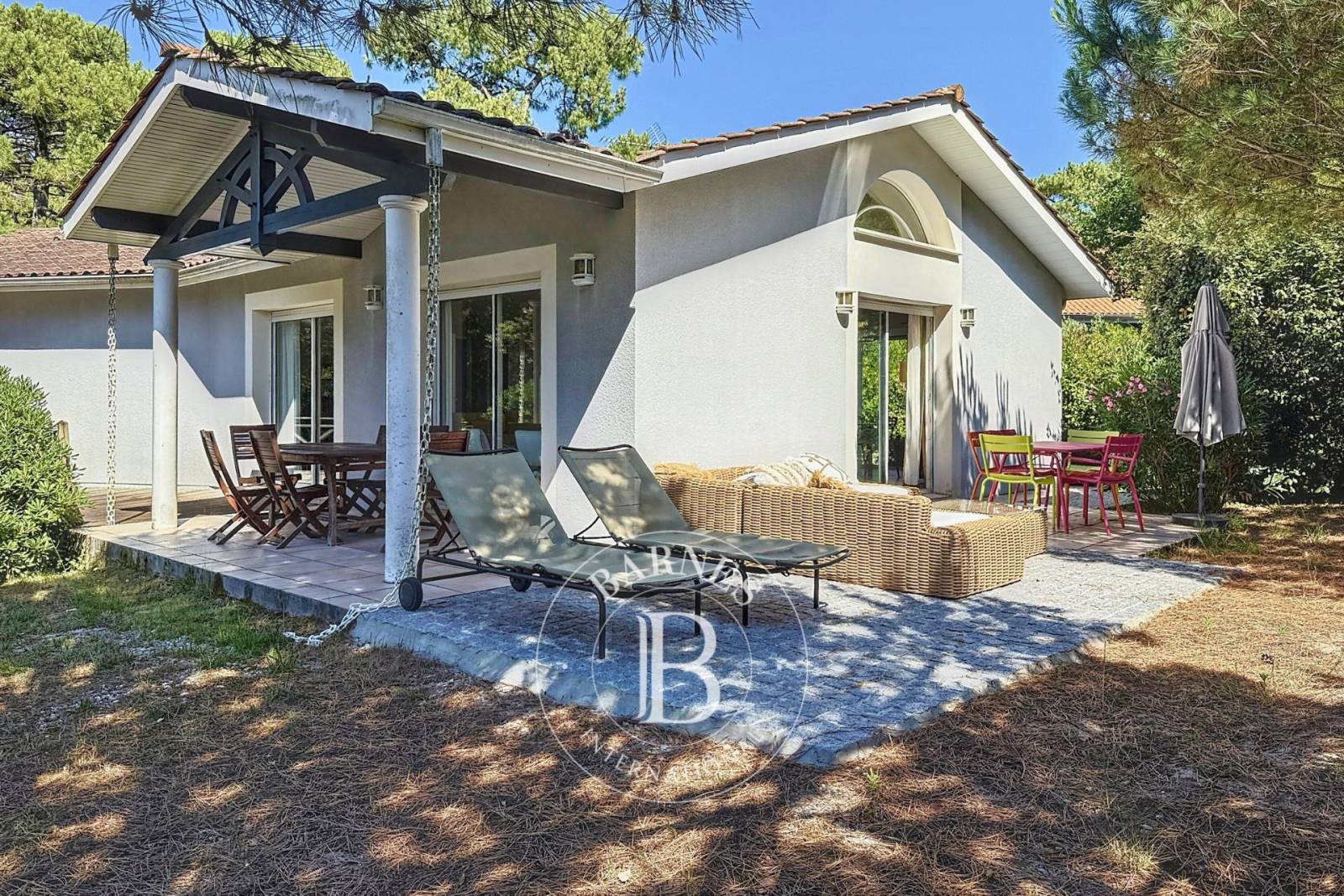 VILLA FAMILIALE AVEC TERRASSE, APERÇU BASSIN ET 5 CHAMBRES AU PYLA-SUR-MER – QUARTIER DE L’EDEN