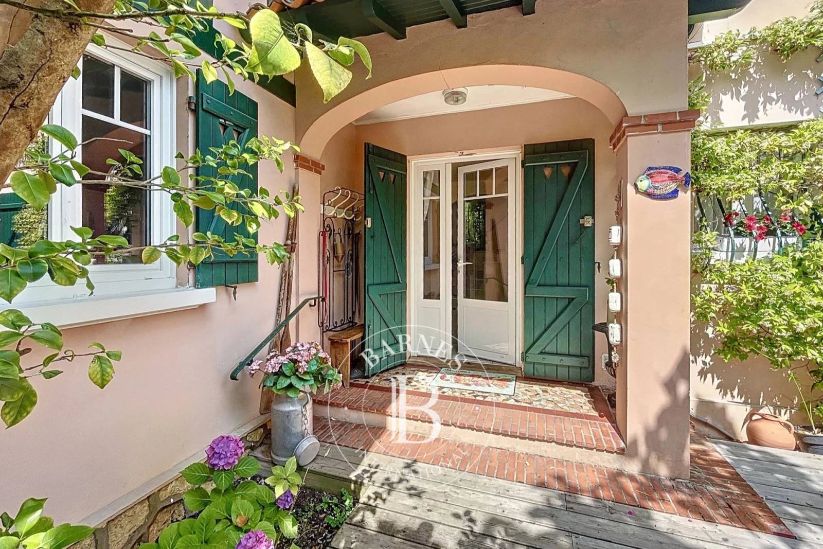 MAISON ARCACHONNAISE AVEC DÉPENDANCES EN VILLE D’AUTOMNE À ARCACHON