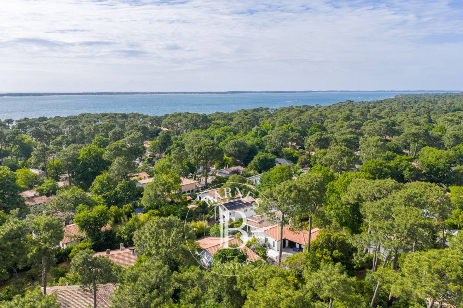 MAISON FAMILIALE AU PYLA-SUR-MER AVEC JARDIN ET ACCÈS RAPIDE AU BASSIN