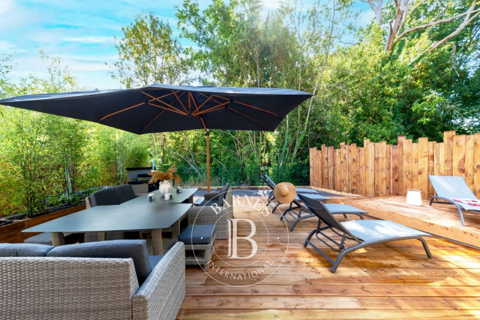 SUPERBE VILLA 5 CHAMBRES, PISCINE, SUR LE GOLF D'ARCACHON AUX PORTES DU PYLAa