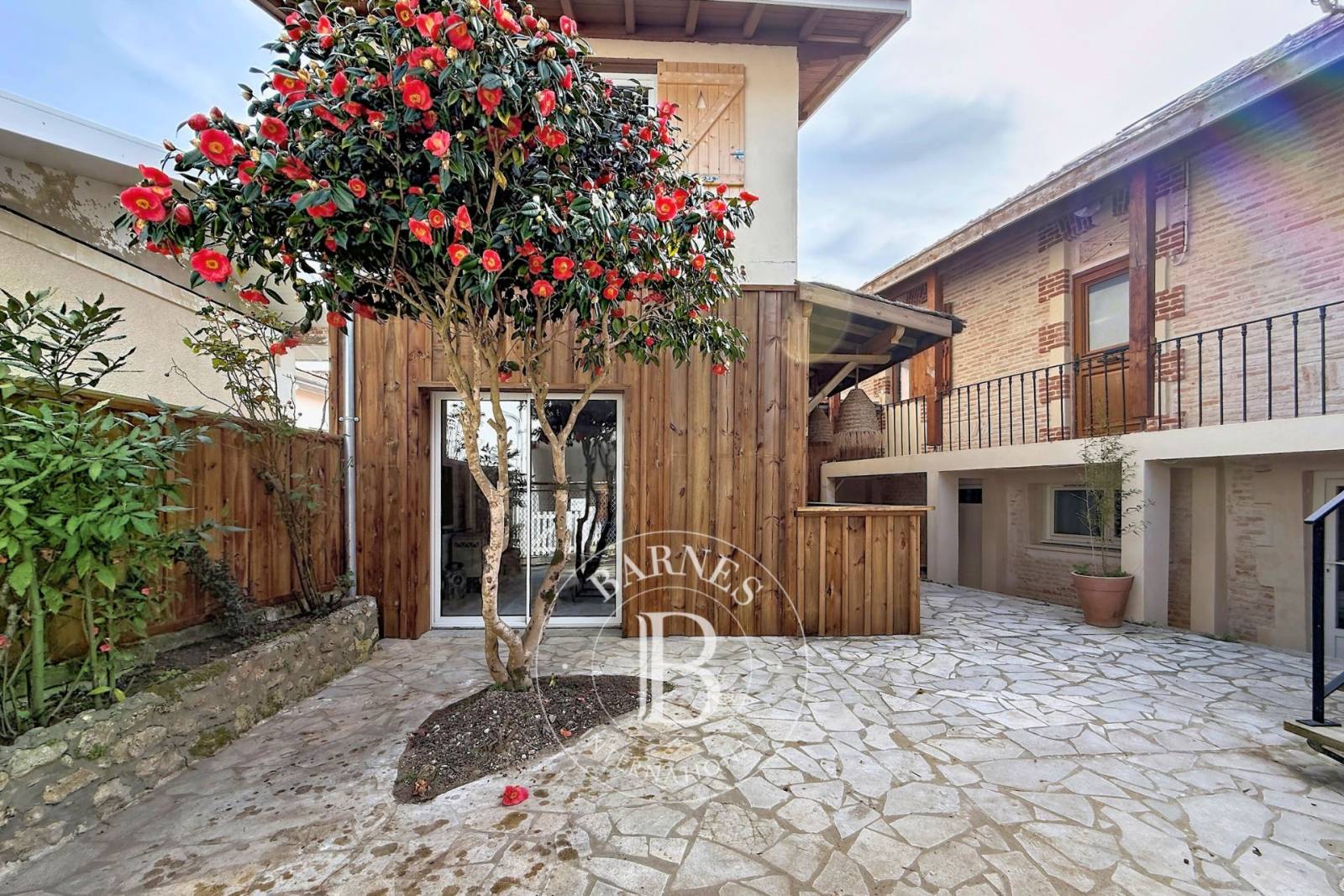 ENSEMBLE DE DEUX MAISONS RÉNOVÉES AVEC STUDIO INDÉPENDANT DANS LE QUARTIER DE L’AIGUILLON À ARCACHON