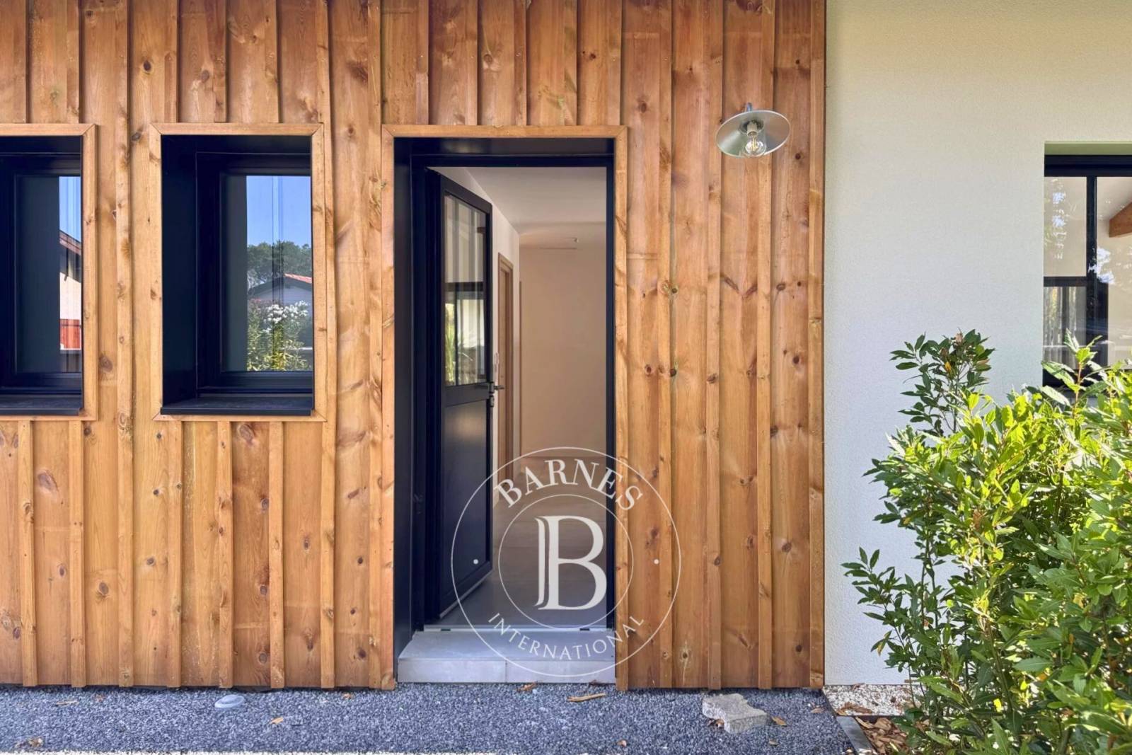 MAISON TYPIQUE DU BASSIN AVEC PISCINE À LA TESTE-DE-BUCH, SUR LE BASSIN D’ARCACHON