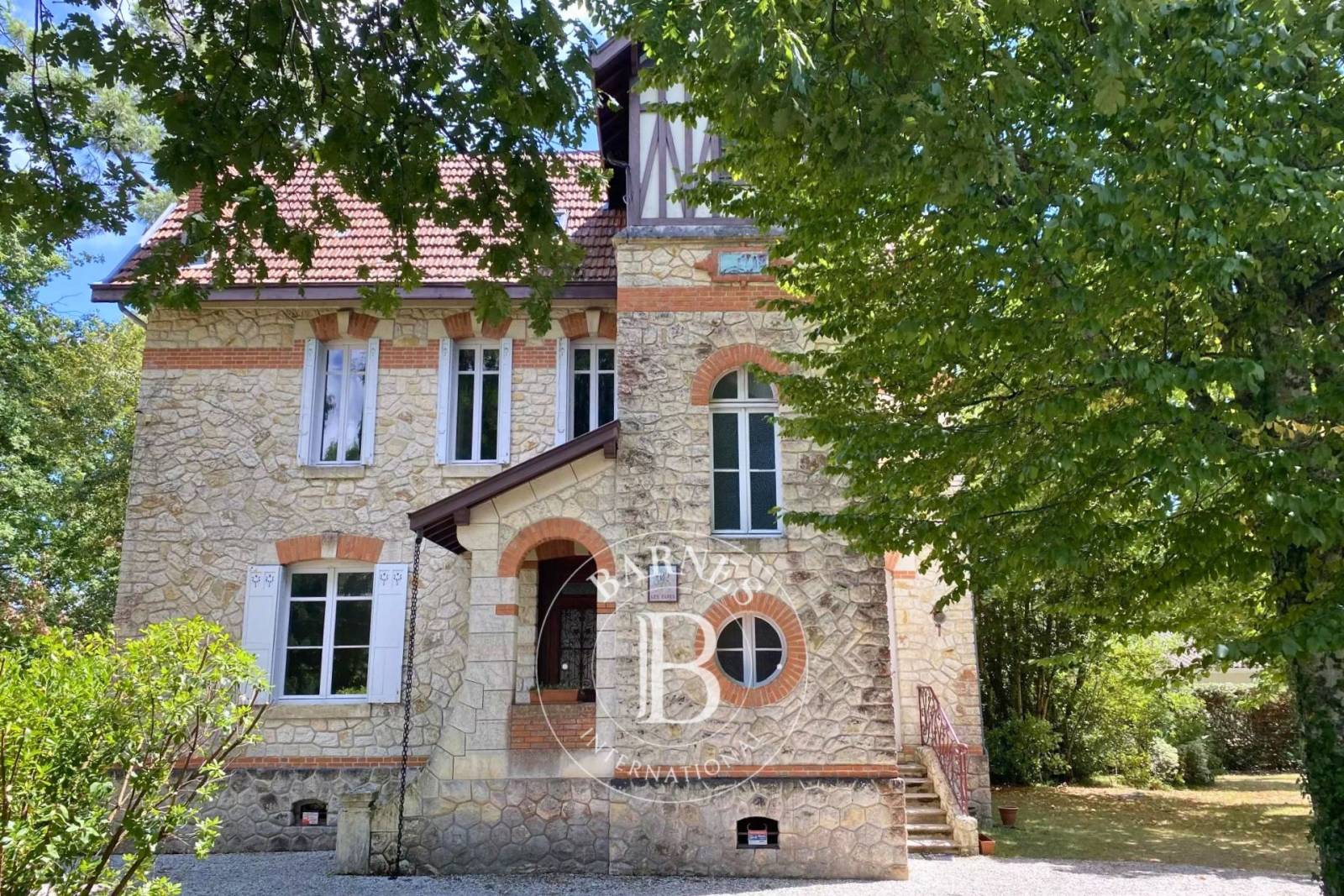 MAISON DE MAÎTRE AVEC TERRAIN DIVISIBLE À TAUSSAT, SUR LE BASSIN D’ARCACHON