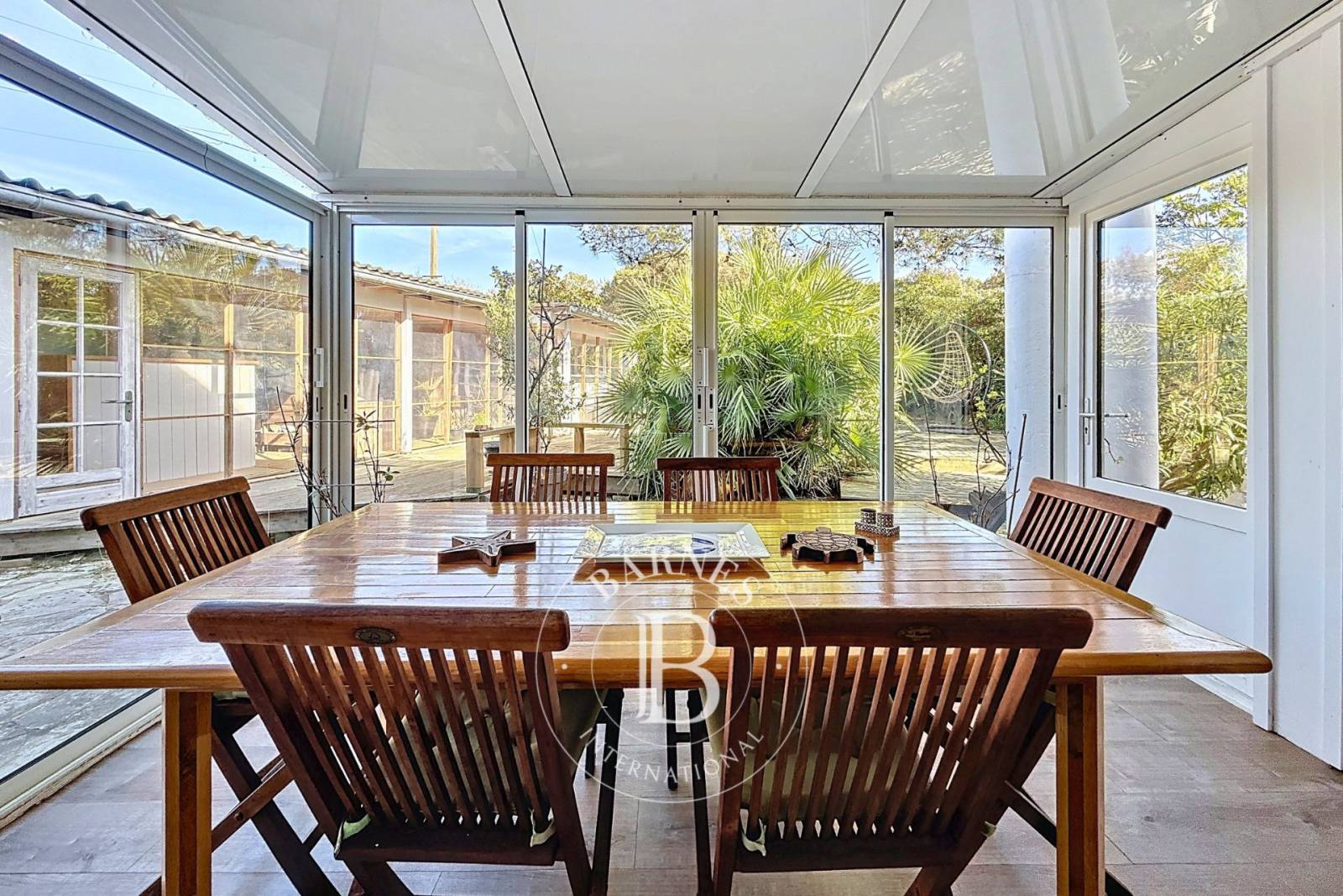 VILLA FAMILIALE AVEC JARDIN ET DÉPENDANCE, SITUÉE AU CAP FERRET À PROXIMITÉ DE L’OCÉAN