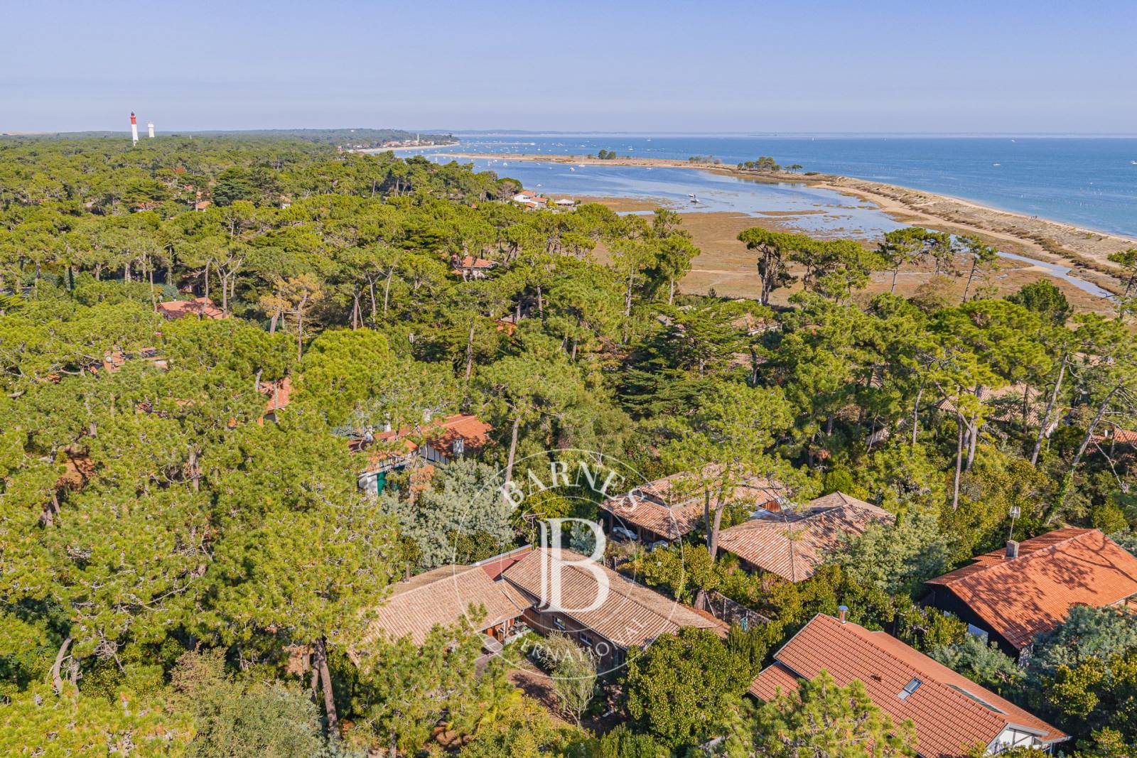 VILLA EN BOIS À 150 M DU BASSIN AU CAP FERRET