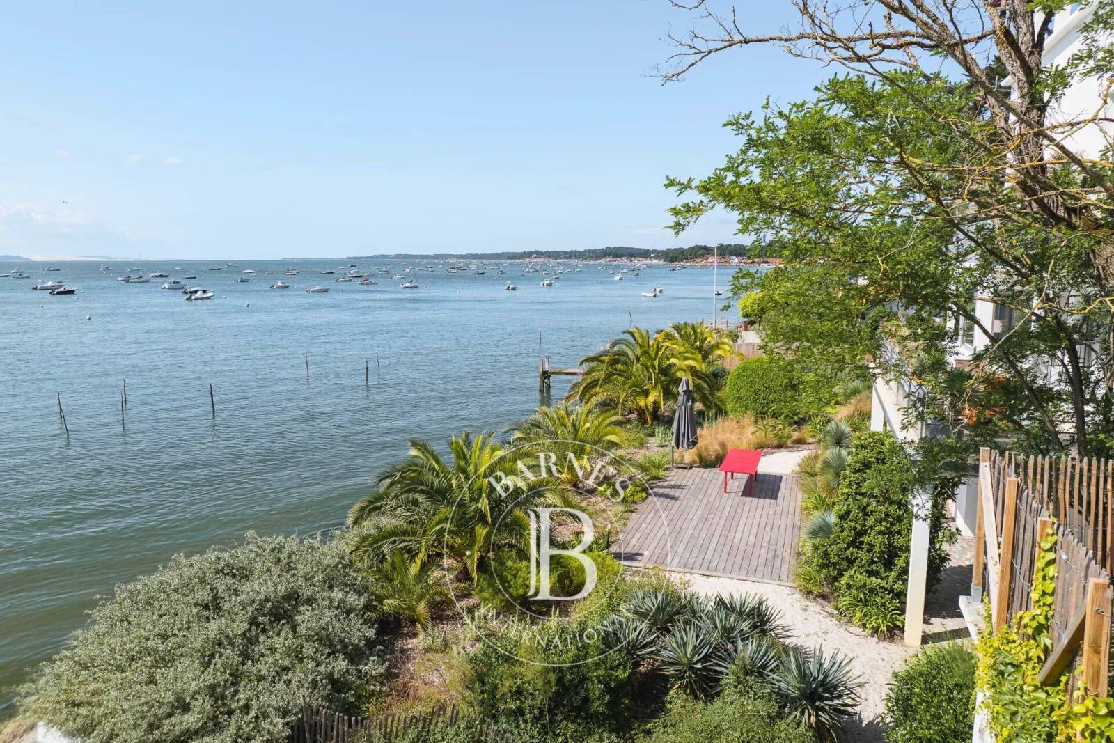VILLA HISTORIQUE EN PREMIÈRE LIGNE AU CAP FERRET, AVEC ACCÈS PRIVATIF À LA PLAGE