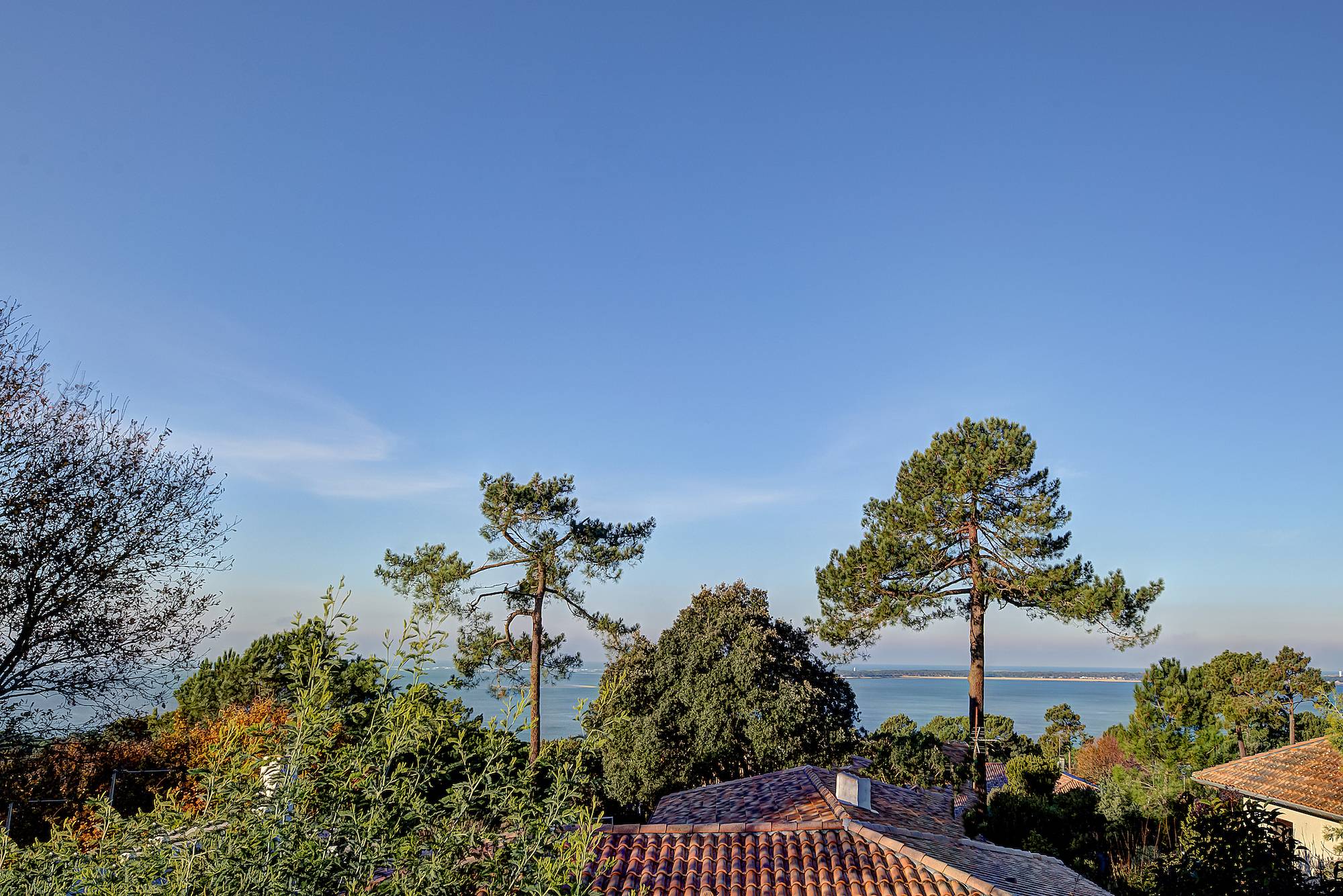 PYLA SUR MER A VENDRE VILLA AVEC VUE SUR LE BASSIN D'ARCACHONa