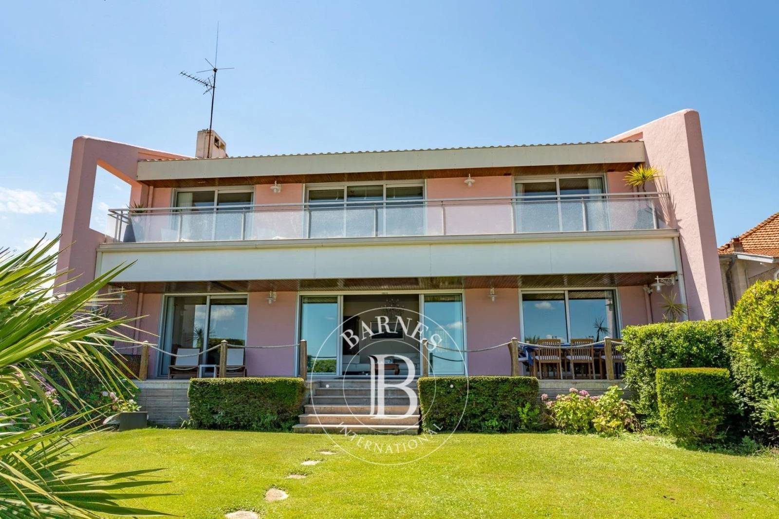 VILLA FAMILIALE EN PREMIÈRE LIGNE À ARCACHON