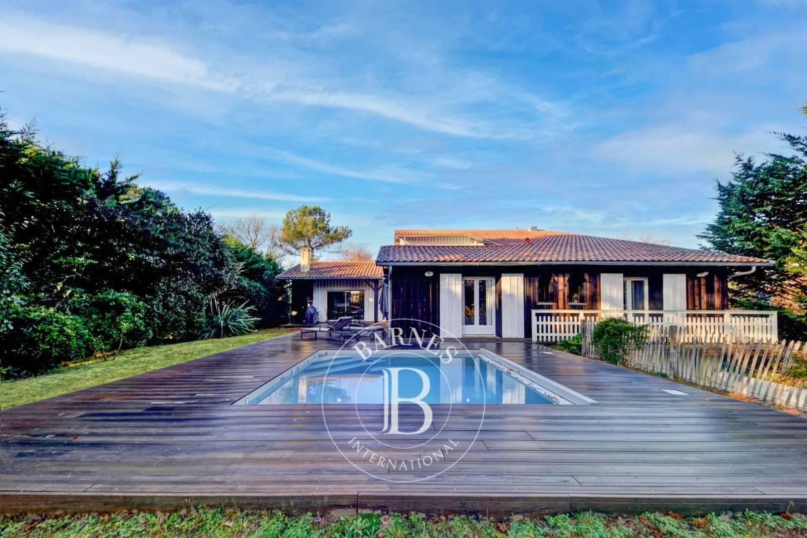 VILLA AVEC PISCINE ET VUE BASSIN PYLA SUR MERa