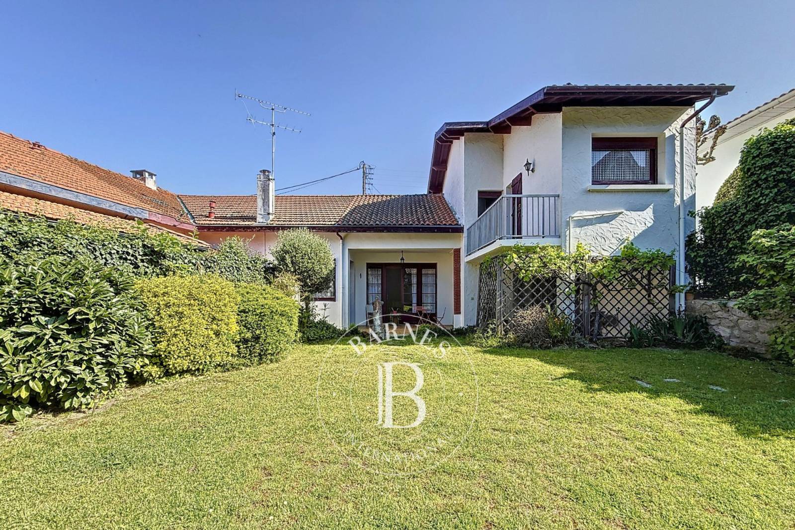 Terrain arboré de 480 m² avec abri de jardin – Arcachon