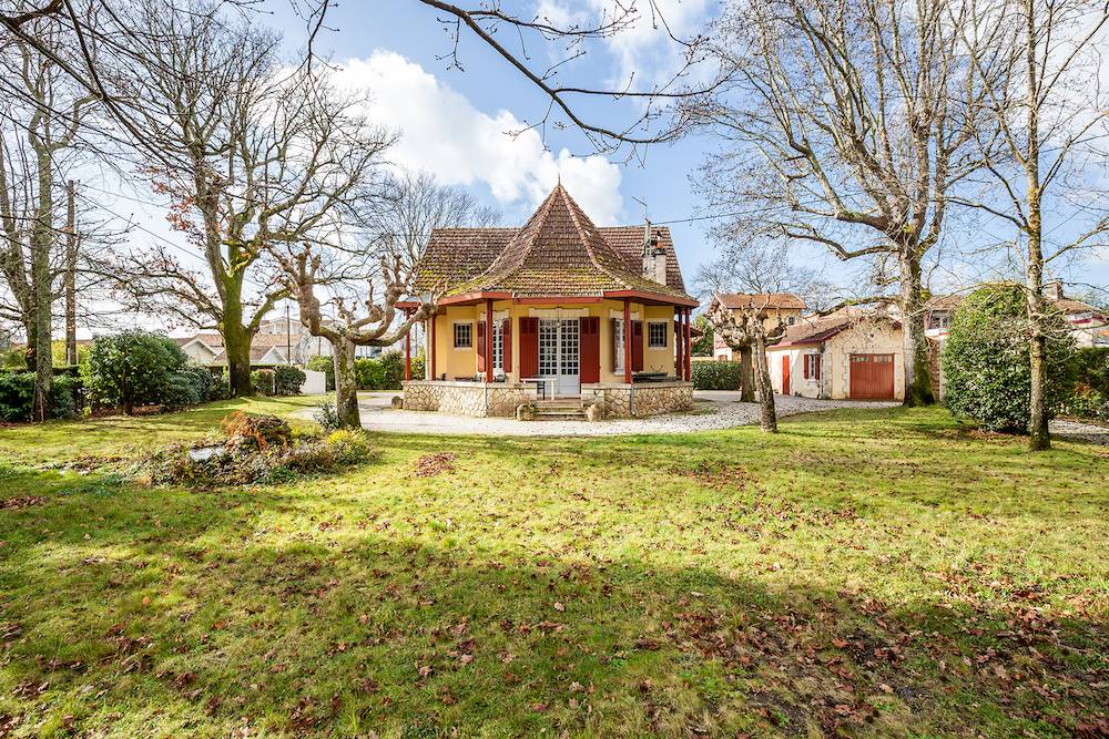 MAISON A VENDRE ANDERNOS SUR GRANDE PARCELLE AVEC DEPENDANCES