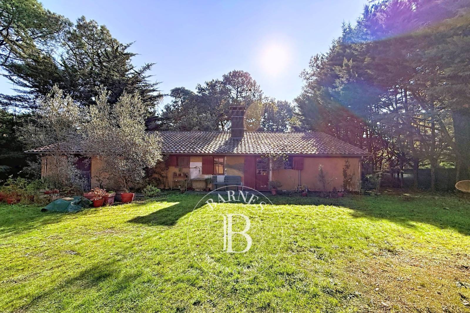 PROPRIÉTÉ EN PREMIÈRE LIGNE AVEC ACCÈS DIRECT À LA PLAGE SUR LA PRESQU’ÎLE DU CAP FERRET
