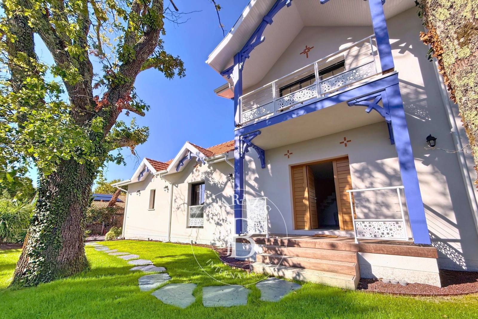 VILLA NEUVE AVEC JARDIN, À QUELQUES PAS DES PLAGES DU MAURET À ANDERNOS