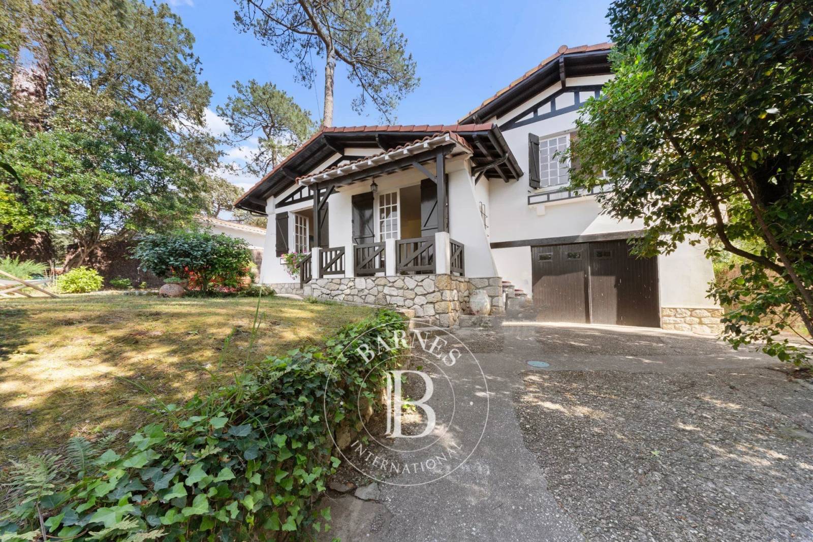 VILLA BASCO-LANDAISE DE CARACTÈRE AU CERCLE DE VOILE AU PYLA-SUR-MER