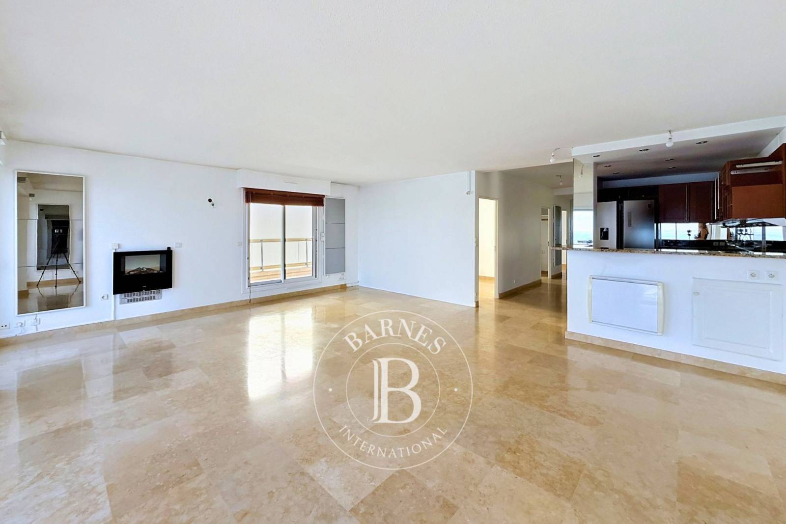 APPARTEMENT DE 84 M² EN PREMIÈRE LIGNE AVEC TERRASSES ET VUE BASSIN, EN VILLE D’ÉTÉ À ARCACHON