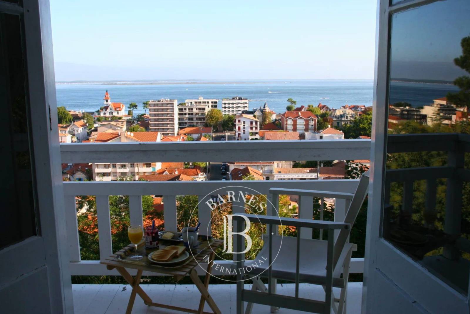 APPARTEMENT DE CHARME SOUS LES TOITS AVEC VUE PANORAMIQUE SUR LE BASSIN EN VILLE D’HIVER À ARCACHON