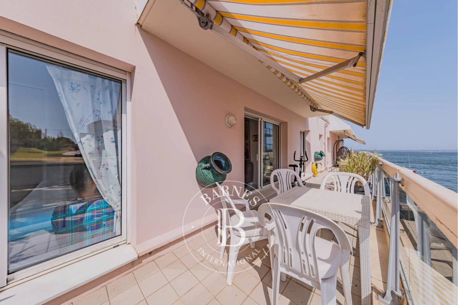 APPARTEMENT DE 31 M² EN PREMIÈRE LIGNE AVEC TERRASSES ET VUE BASSIN, EN VILLE D’ÉTÉ À ARCACHON