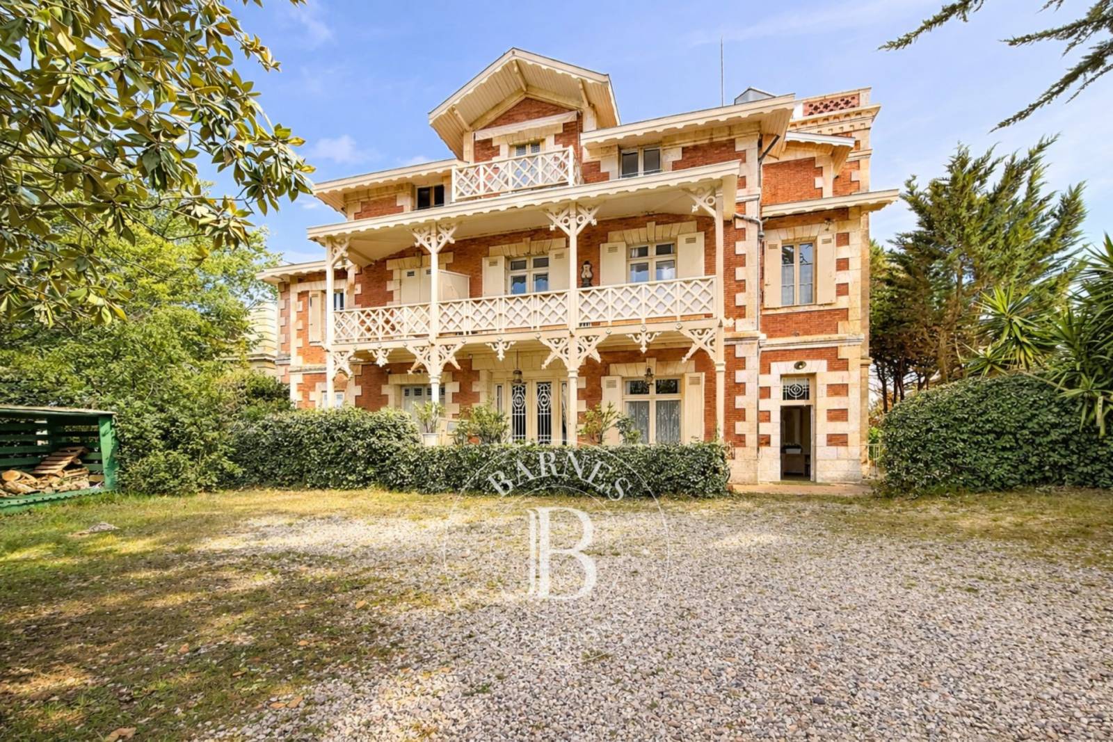 APPARTEMENT EN FRONT DE MER AVEC VUE SUR LE BASSIN, 2 CHAMBRES ET DEUX PARKINGS À ARCACHON