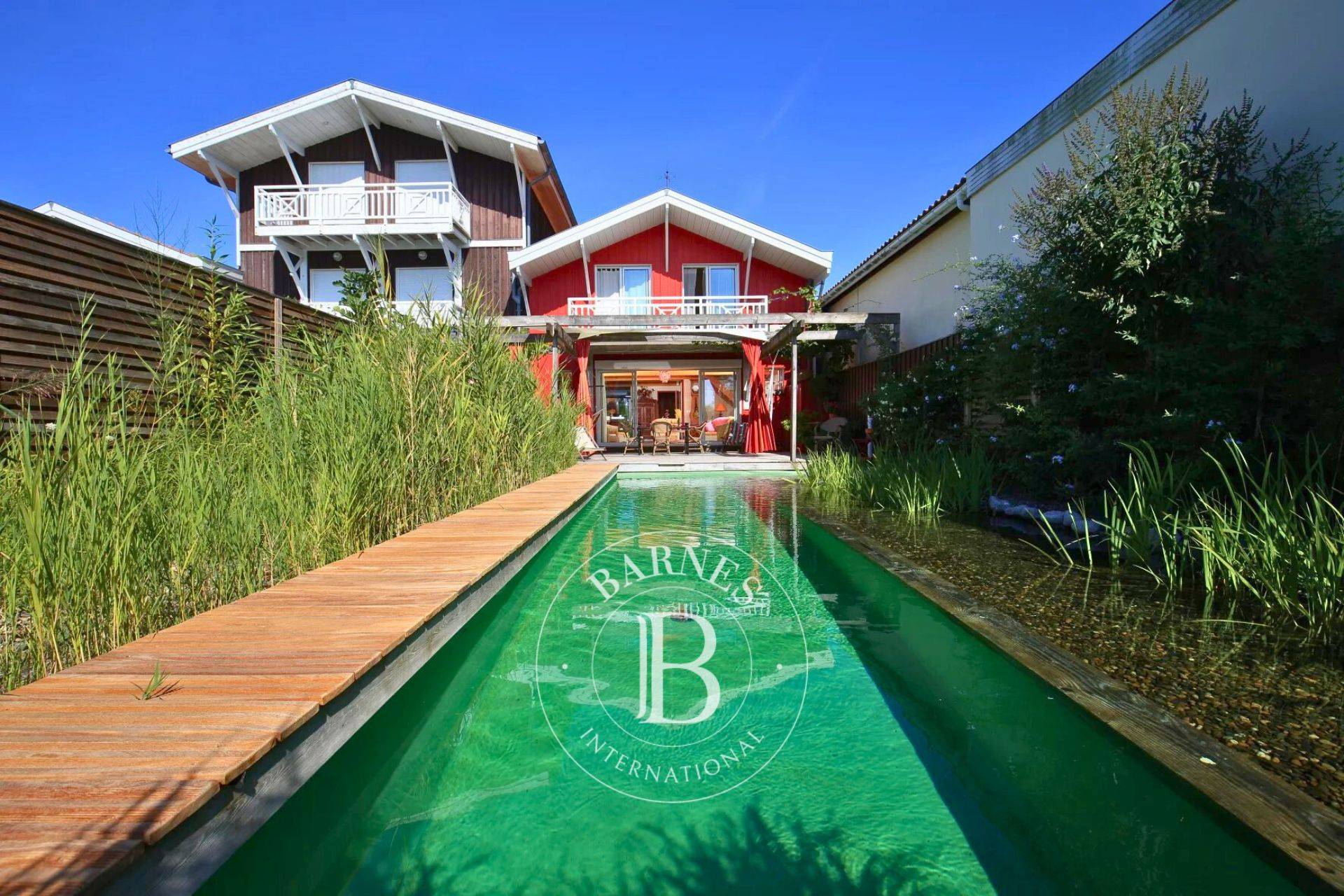 EXCLUSIVITÉ - VILLA AVEC PISCINE AU PORT DE LA TESTE, 4 CHAMBRES