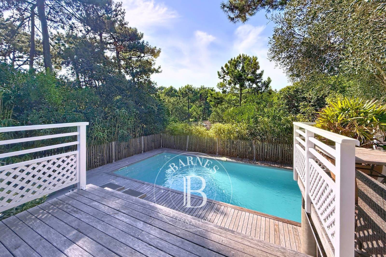 VILLA DE CHARME AVEC PISCINE AU COEUR DE LA NATURE, SECTEUR DES VALLONS DU FERRET- PRESQU'ÎLE DU CAP FERRET