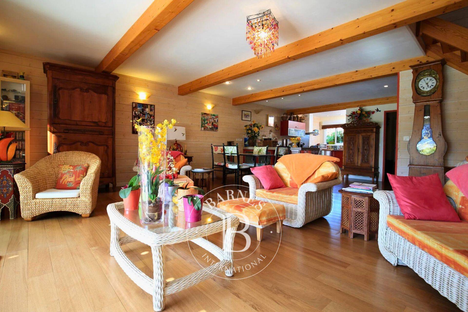 EXCLUSIVITÉ - VILLA AVEC PISCINE AU PORT DE LA TESTE, 4 CHAMBRES