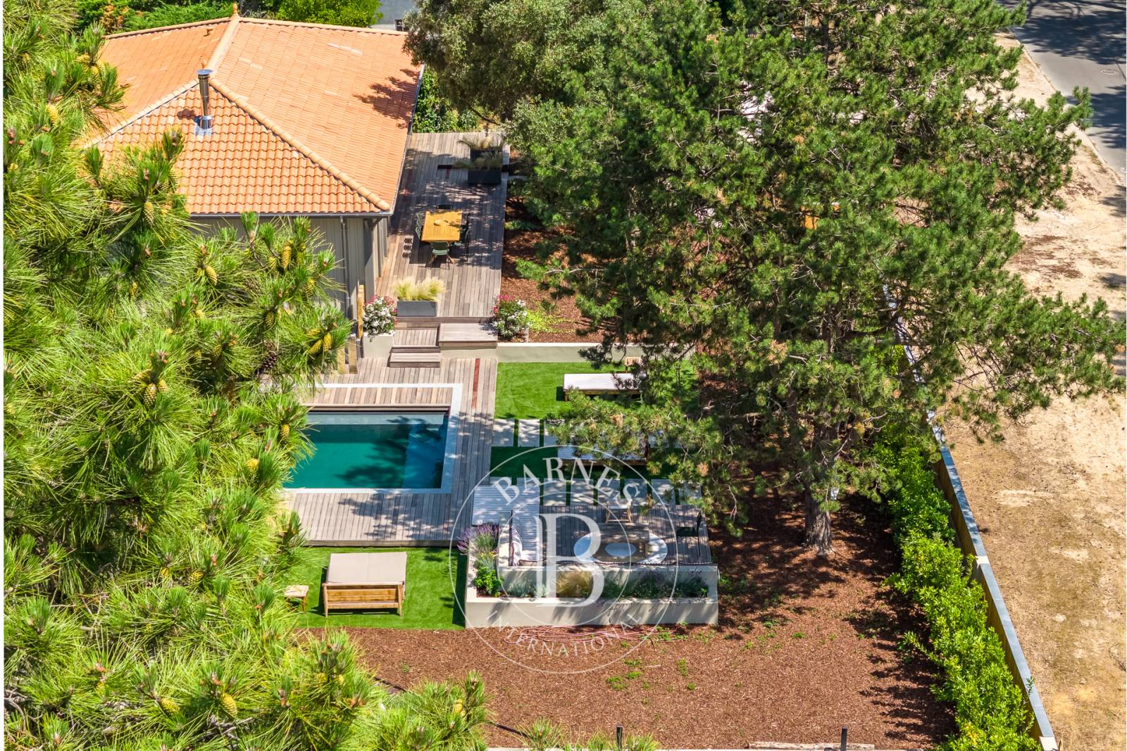 VILLA CONTEMPORAINE AVEC PISCINE À DEUX PAS DU BASSIN SUR LA PRESQU'ÎLE DU CAP FERRET