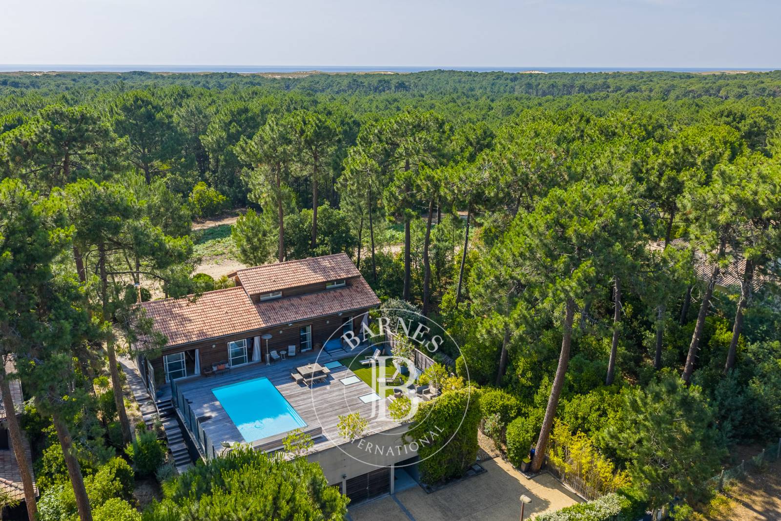 VILLA D’ARCHITECTE CONTEMPORAINE AVEC PISCINE ET TERRASSE SUR LA PRESQU’ÎLE DU CAP FERRET