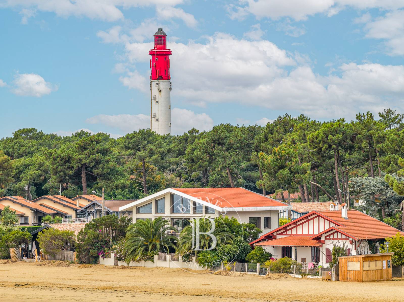 VILLA D’ARCHITECTE EN PREMIÈRE LIGNE AVEC PISCINE INTÉRIEURE – CAP FERRET