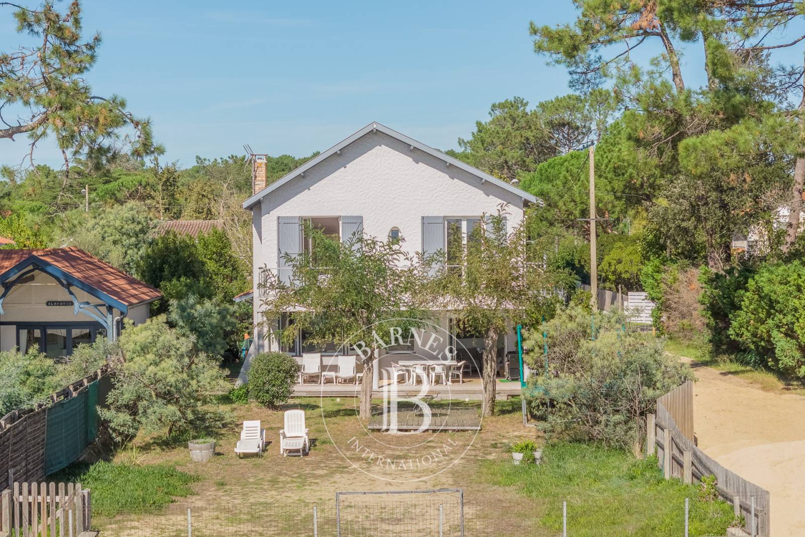 VILLA EN PREMIÈRE LIGNE AVEC VUE PANORAMIQUE SUR LE BASSIN À CLAOUEY – PRESQU’ÎLE DU CAP FERRET