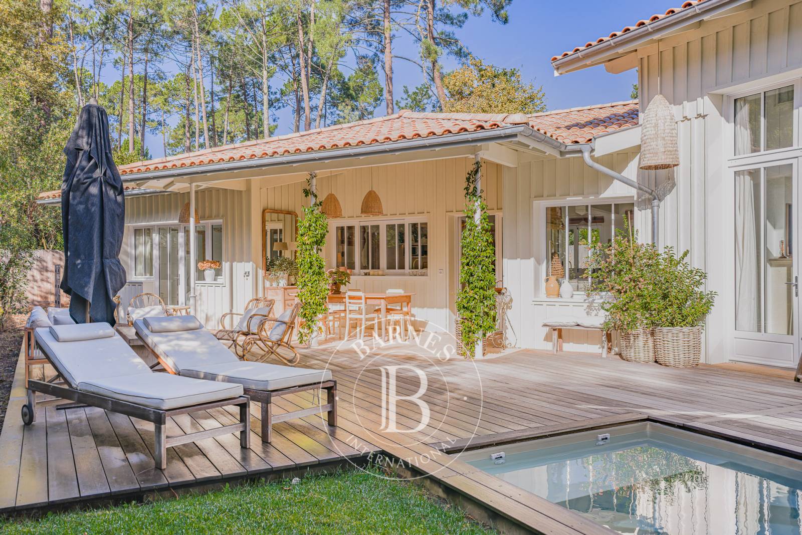 VILLA CONTEMPORAINE AVEC PISCINE DANS UN ENVIRONNEMENT CALME SUR LA PRESQU’ÎLE DU CAP FERRET