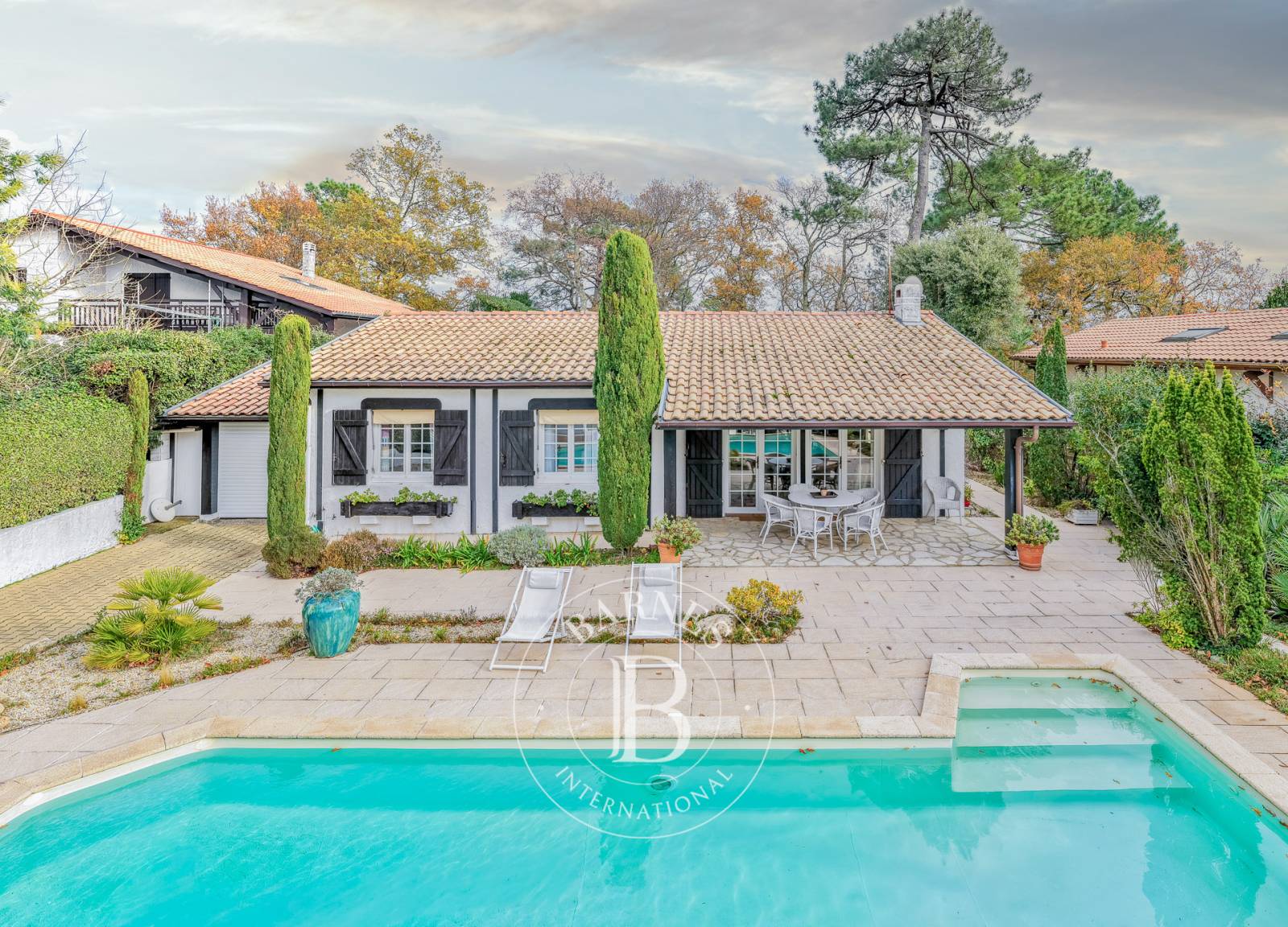 BELLE VILLA AVEC PISCINE ET 4 CHAMBRES DONT UNE SUITE CÔTÉ FORÊT, AU CALME, AU PYLA-SUR-MER