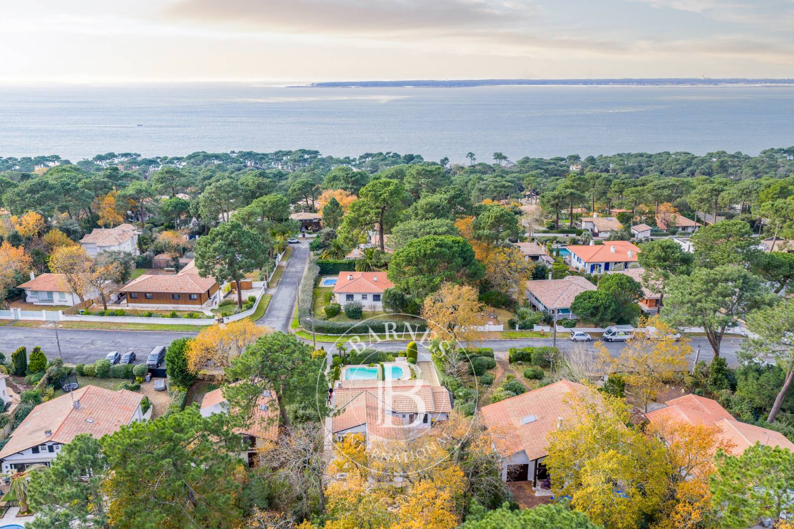 BELLE VILLA AVEC PISCINE ET 4 CHAMBRES DONT UNE SUITE CÔTÉ FORÊT, AU CALME, AU PYLA-SUR-MER