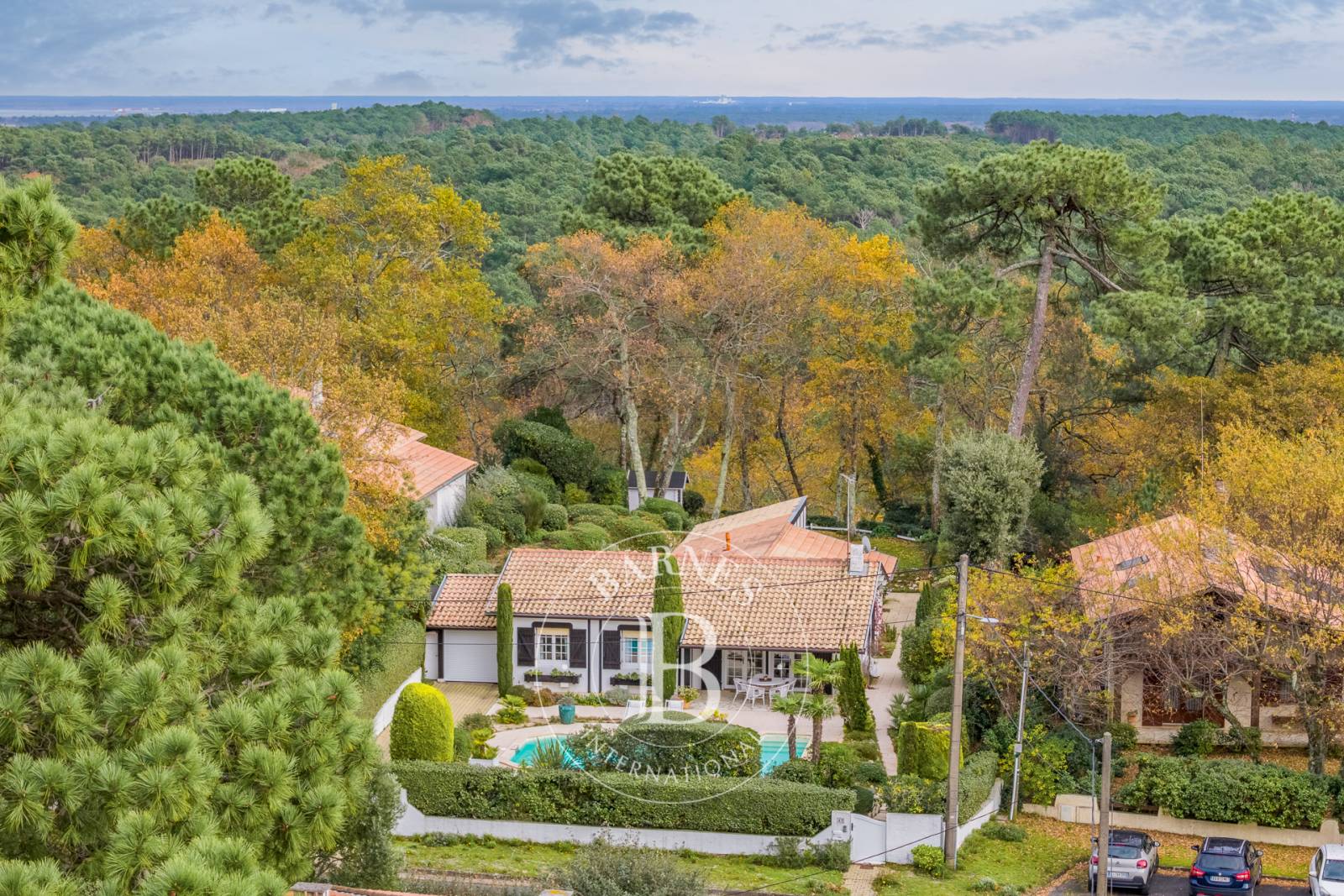 BELLE VILLA AVEC PISCINE ET 4 CHAMBRES DONT UNE SUITE CÔTÉ FORÊT, AU CALME, AU PYLA-SUR-MER