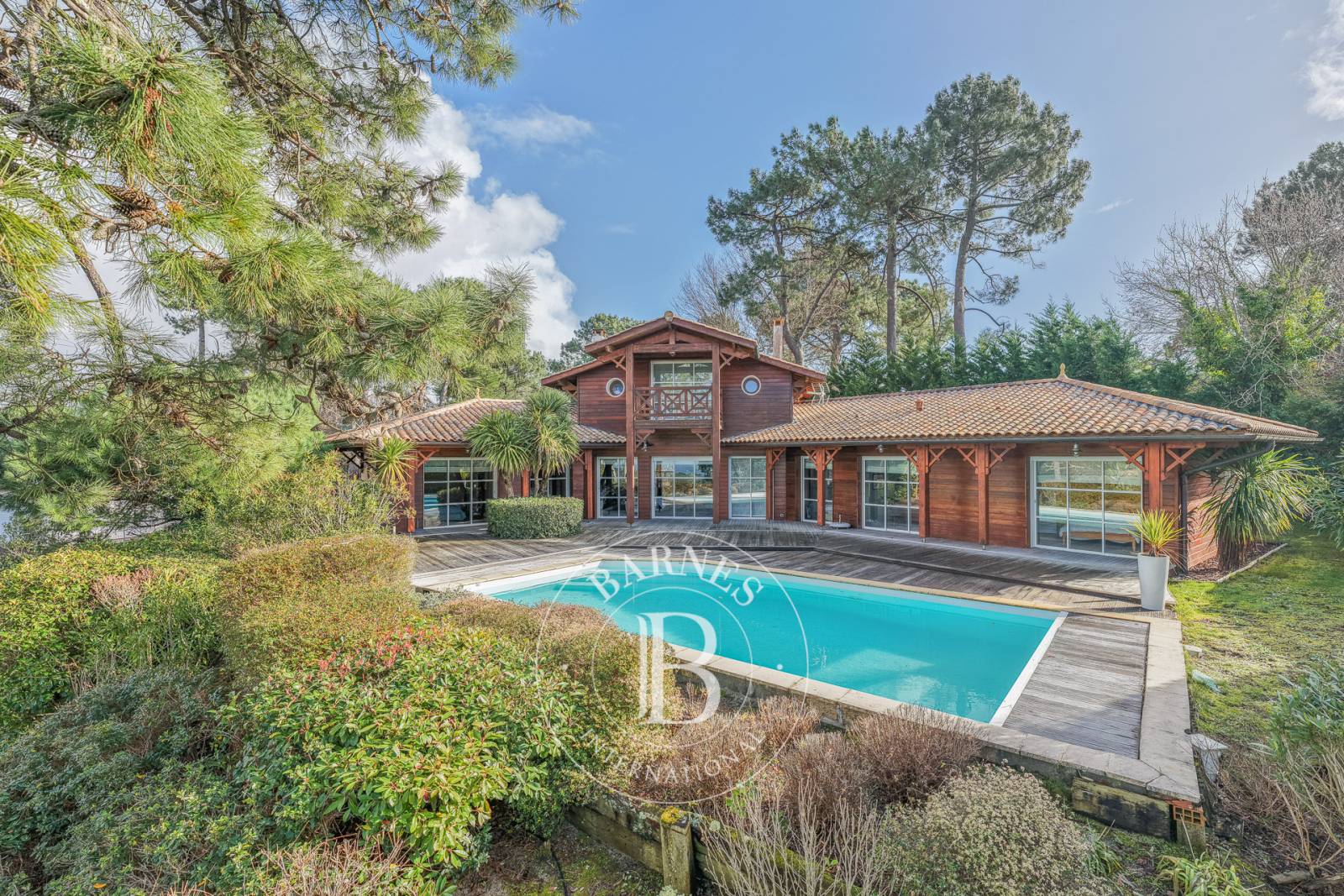 VILLA D’EXCEPTION AU PYLA-SUR-MER AVEC PISCINE ET VUE PANORAMIQUE SUR LE BASSIN