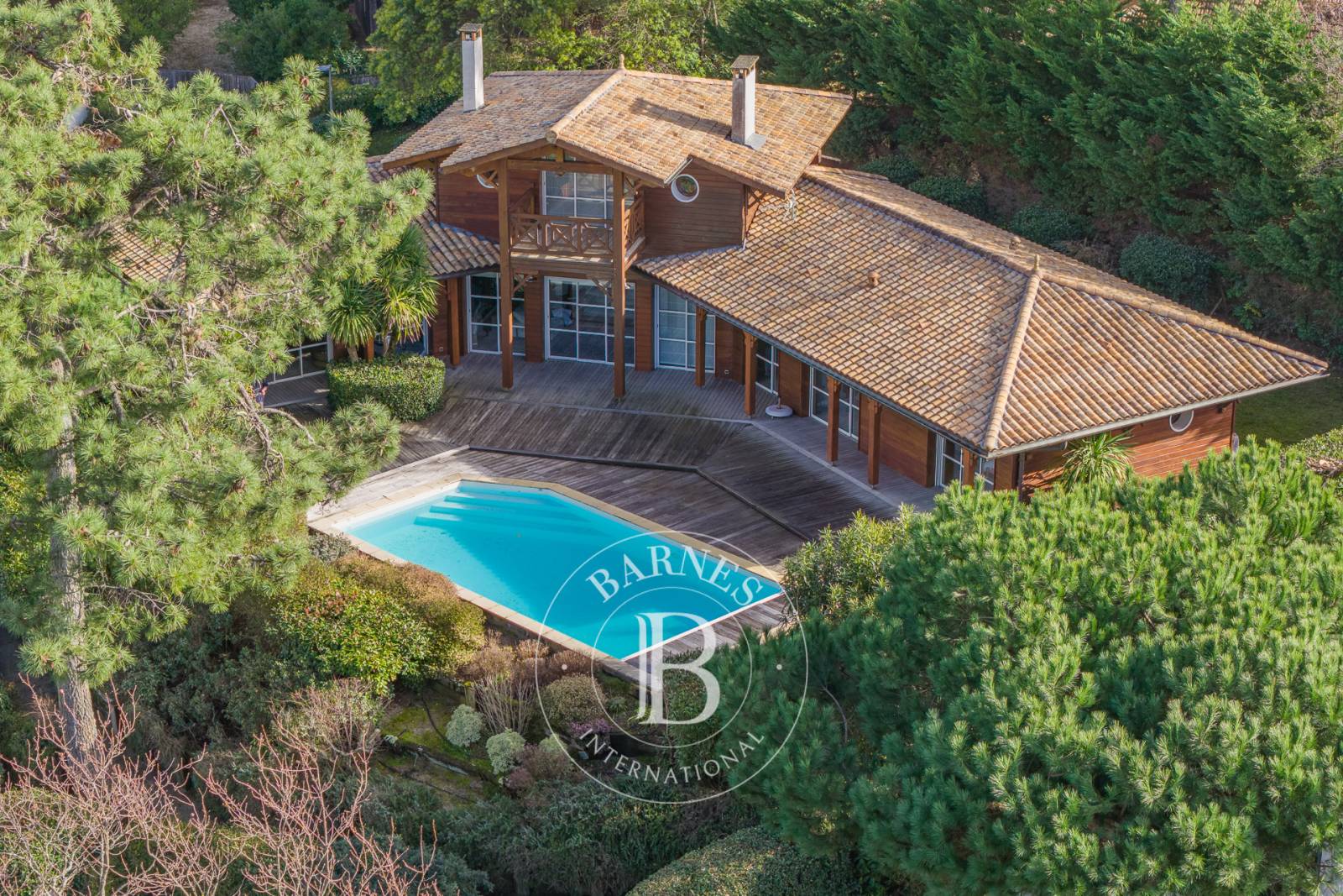 VILLA D’EXCEPTION AU PYLA-SUR-MER AVEC PISCINE ET VUE PANORAMIQUE SUR LE BASSIN