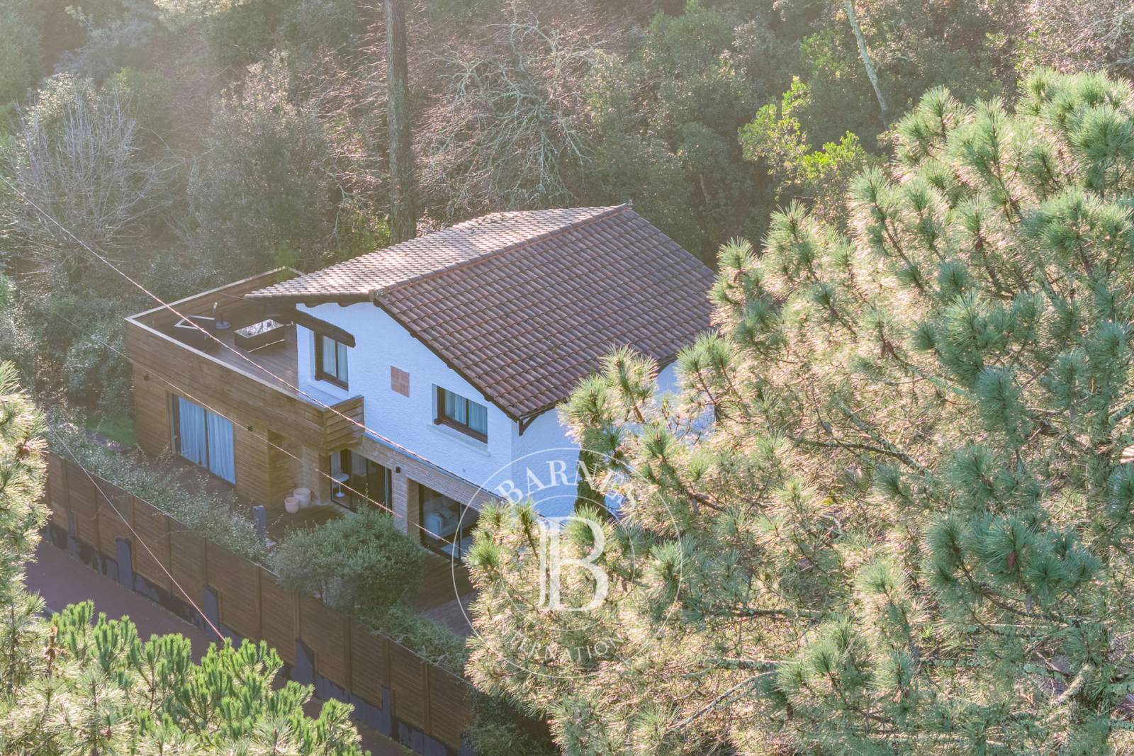 VILLA DE CHARME RÉNOVÉE, AVEC PISCINE, DANS LE QUARTIER DES ABATILLES À ARCACHON