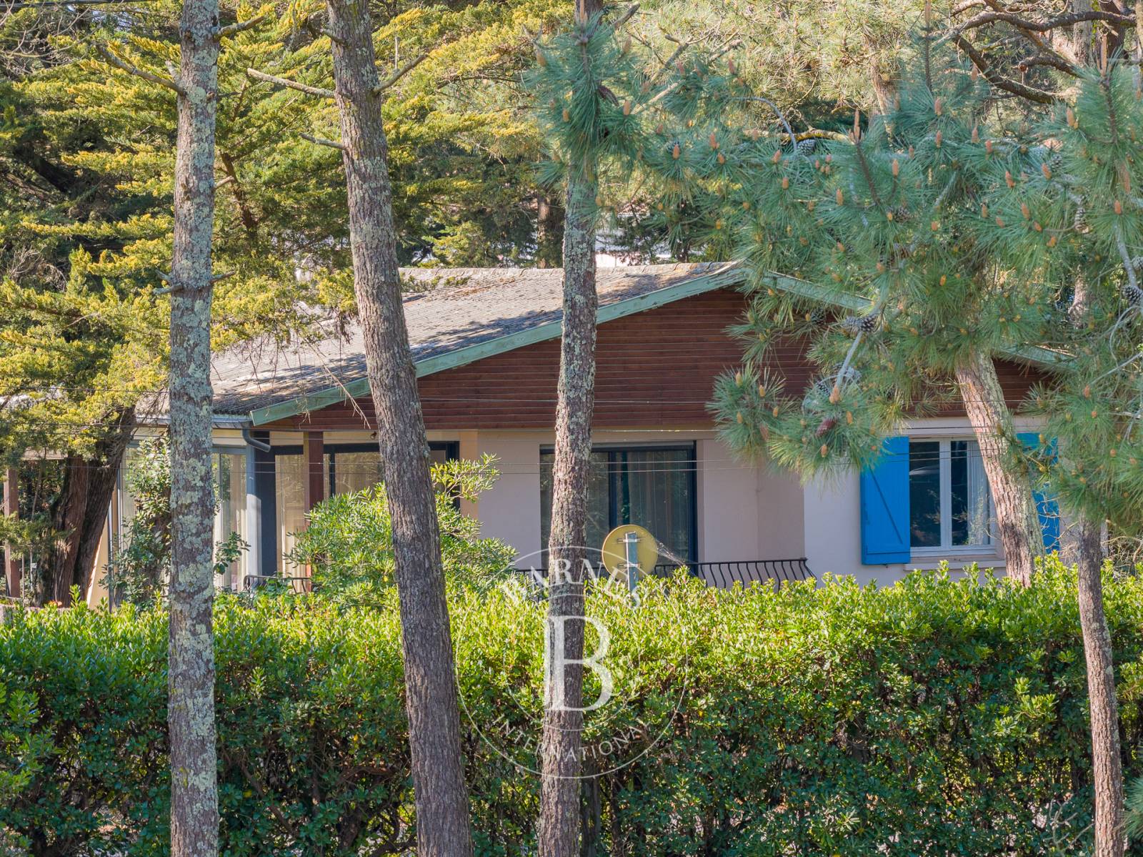 VILLA FAMILIALE À RÉNOVER DANS LE TRIANGLE D'OR AU CAP FERRET