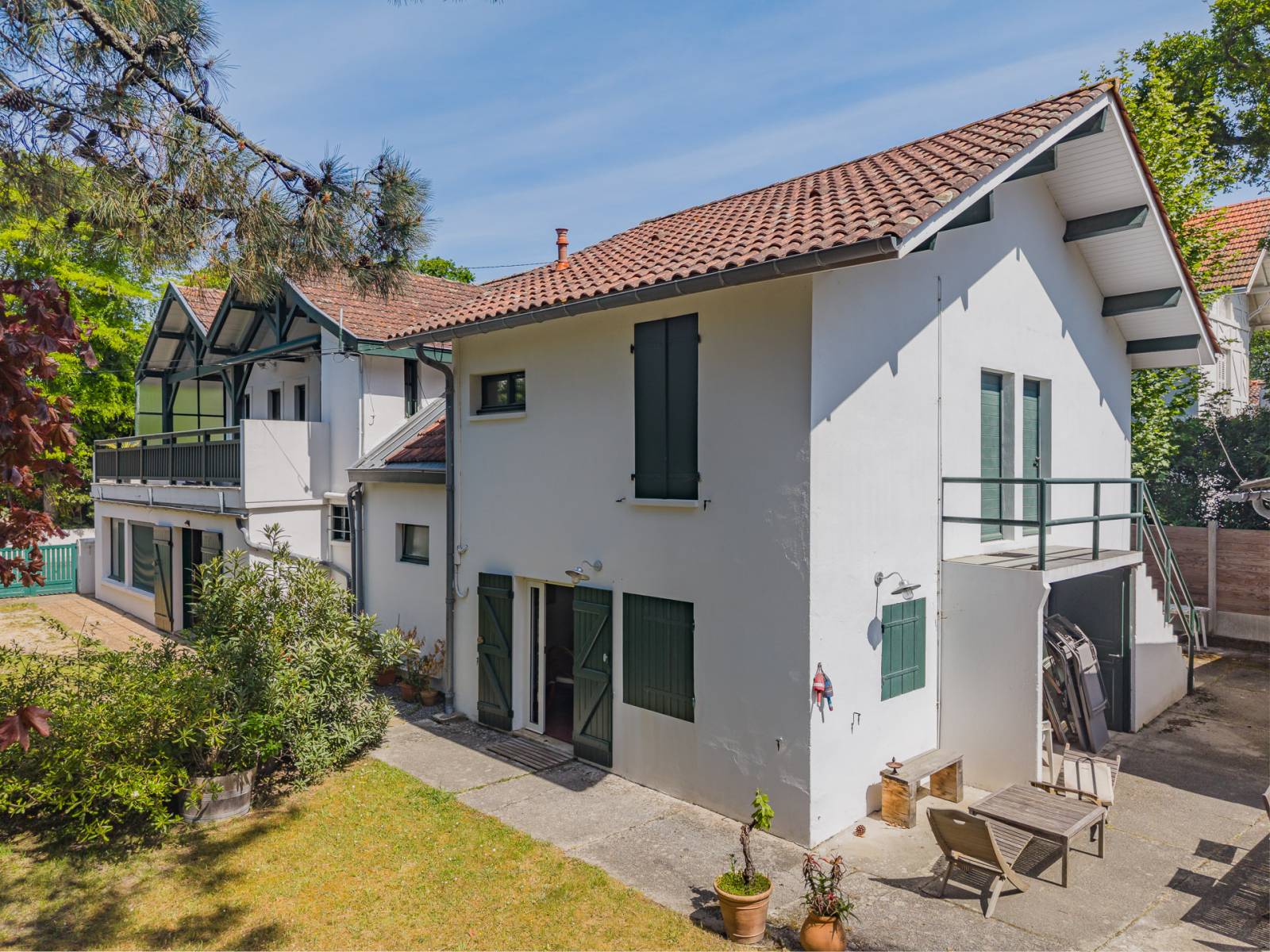 VILLA FAMILIALE EN SECONDE LIGNE À QUELQUES PAS DE LA PLAGE, DANS LE QUARTIER DE PEREIRE À ARCACHON
