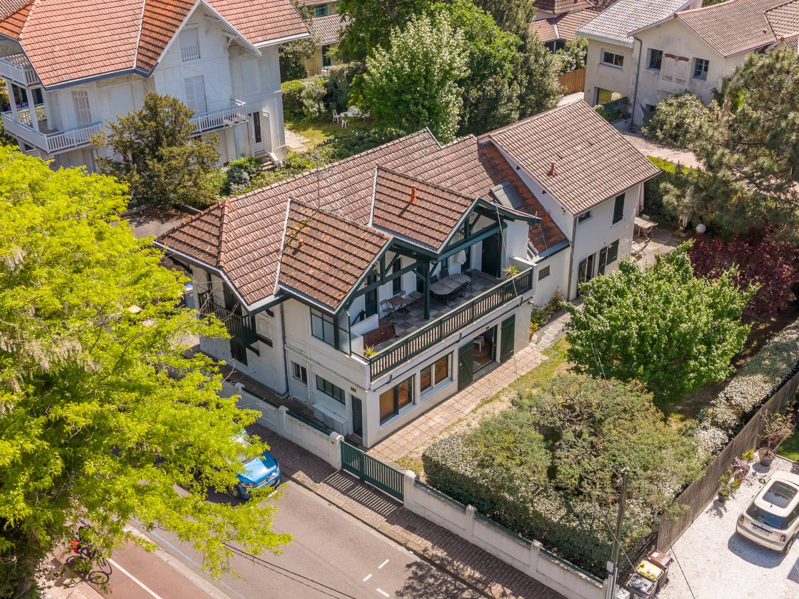 VILLA FAMILIALE EN SECONDE LIGNE À QUELQUES PAS DE LA PLAGE, DANS LE QUARTIER DE PEREIRE À ARCACHON