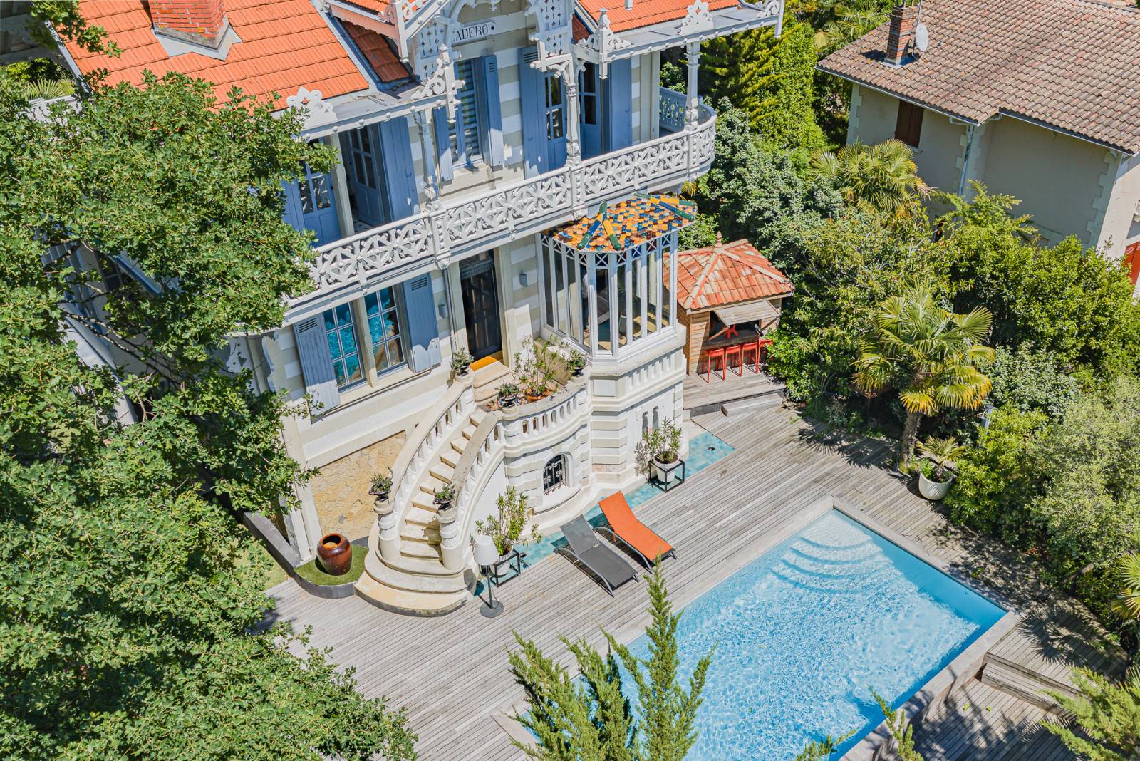VILLA TROCADÉRO — PROPRIÉTÉ HISTORIQUE AVEC PISCINE AU CŒUR DE LA VILLE D’HIVER À ARCACHONa