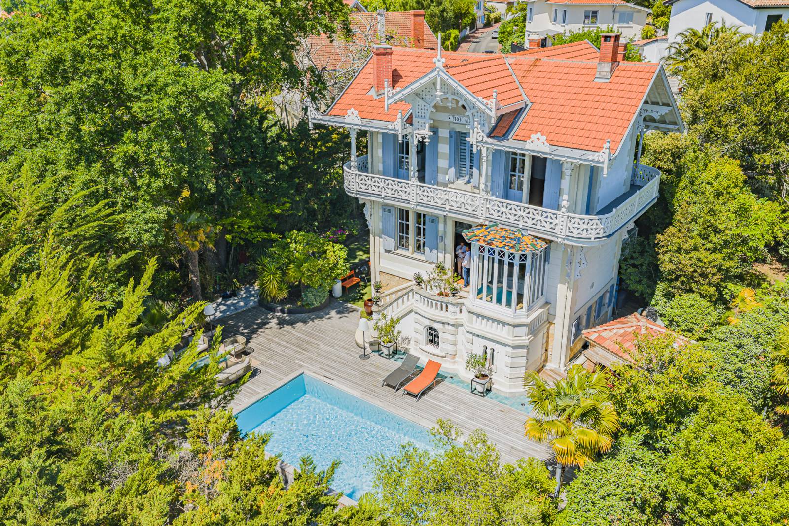 VILLA TROCADÉRO — PROPRIÉTÉ HISTORIQUE AVEC PISCINE AU CŒUR DE LA VILLE D’HIVER À ARCACHONa