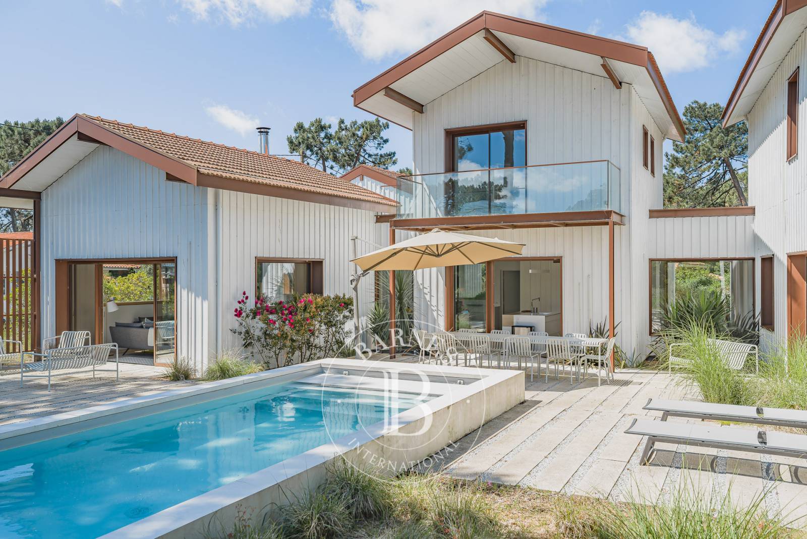 MAISON NEUVE DE 2019 AVEC PISCINE CHAUFFÉE ET VUE BASSIN SUR LA PRESQU’ÎLE DU CAP FERRET