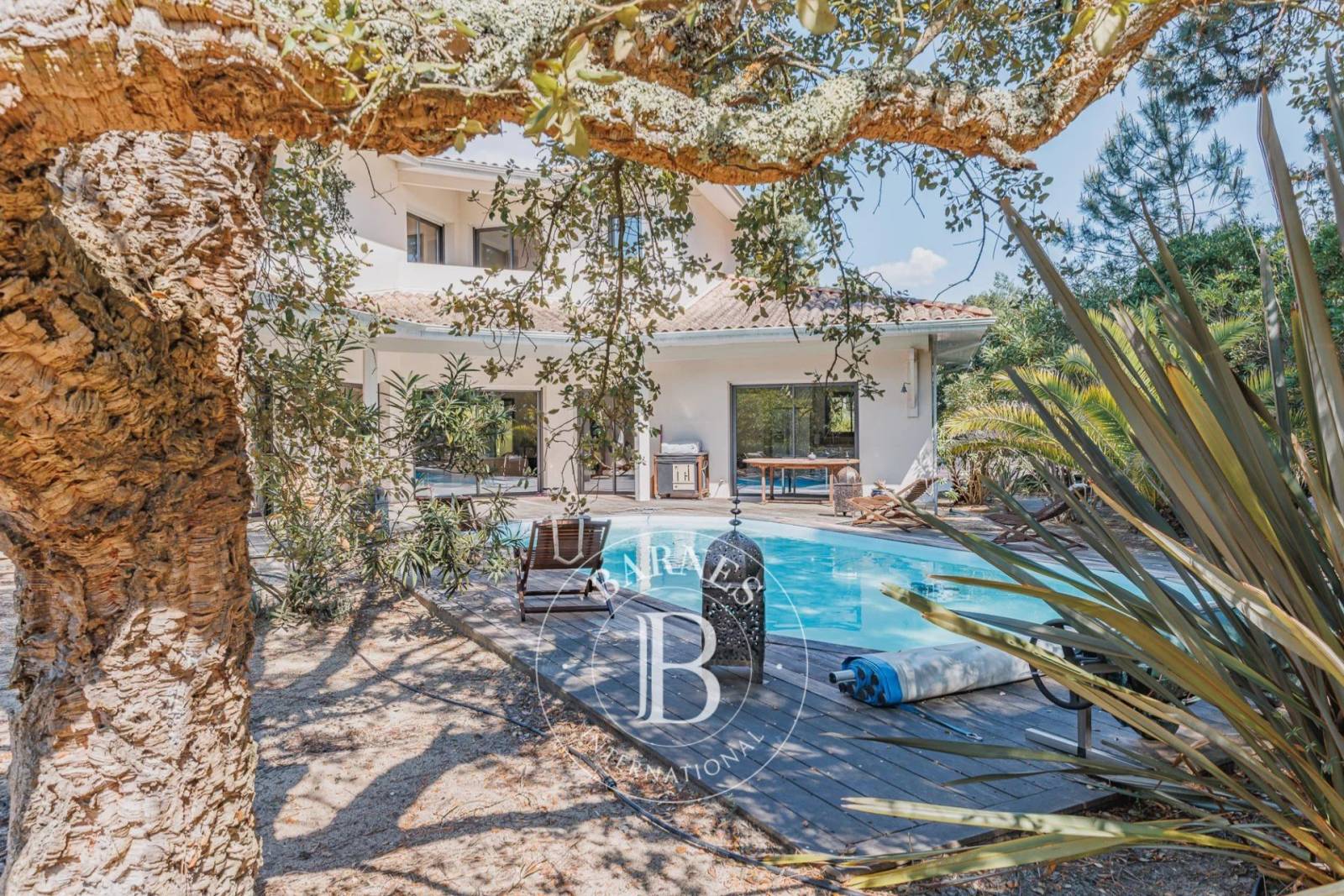 maison avec piscine et terrasse dans un cadre naturel Bassin d’Arcachon