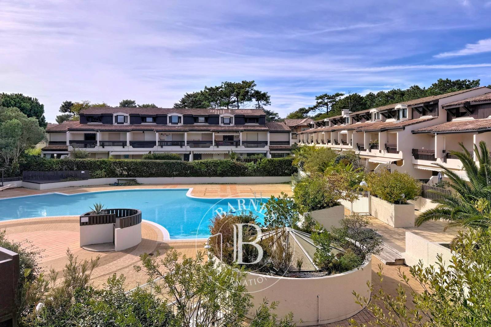 APPARTEMENT T5 EN DUPLEX AVEC TERRASSE EN CŒUR DE VILLAGE – CAP FERRET