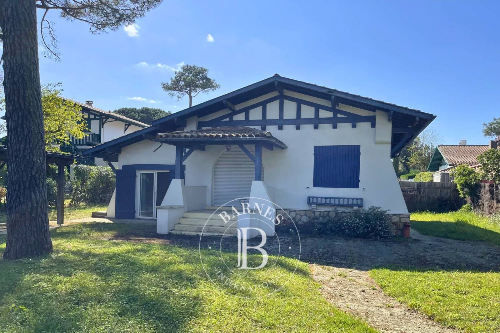 VILLA TRADITIONNELLE AU CERCLE DE VOILE, PLAGE À PIED, AU PYLA-SUR-MER